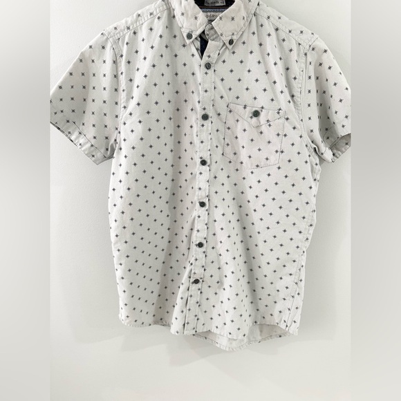 PD&C Men’s Short Sleeve Pattern Button Front Shirt Gray Size Small - Picture 3 of 5